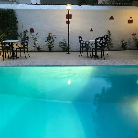 Bakos Λουτράκι